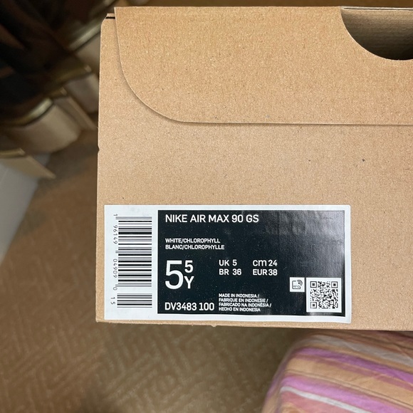Nike Air Max 90GS, Brand New - Picture 7 of 8